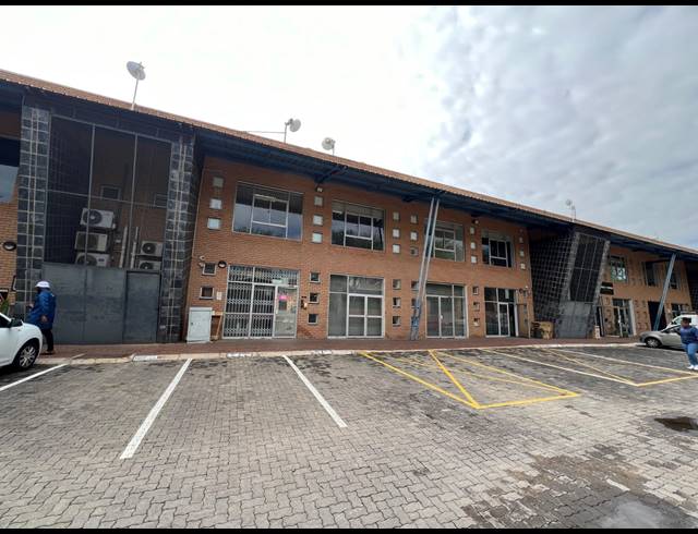 449M² WAREHOUSE TO LET IN STRIJDOMPARK